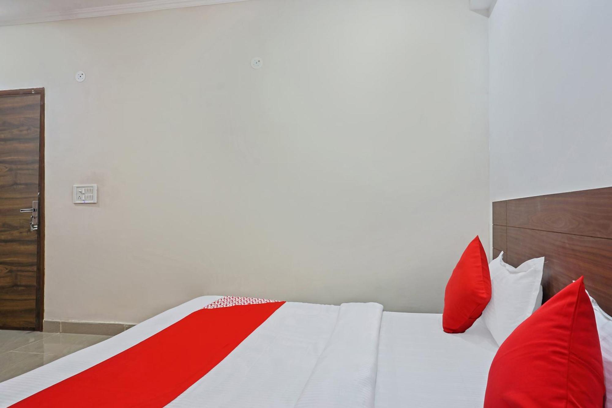 Hotel O Quadis Ноида Екстериор снимка