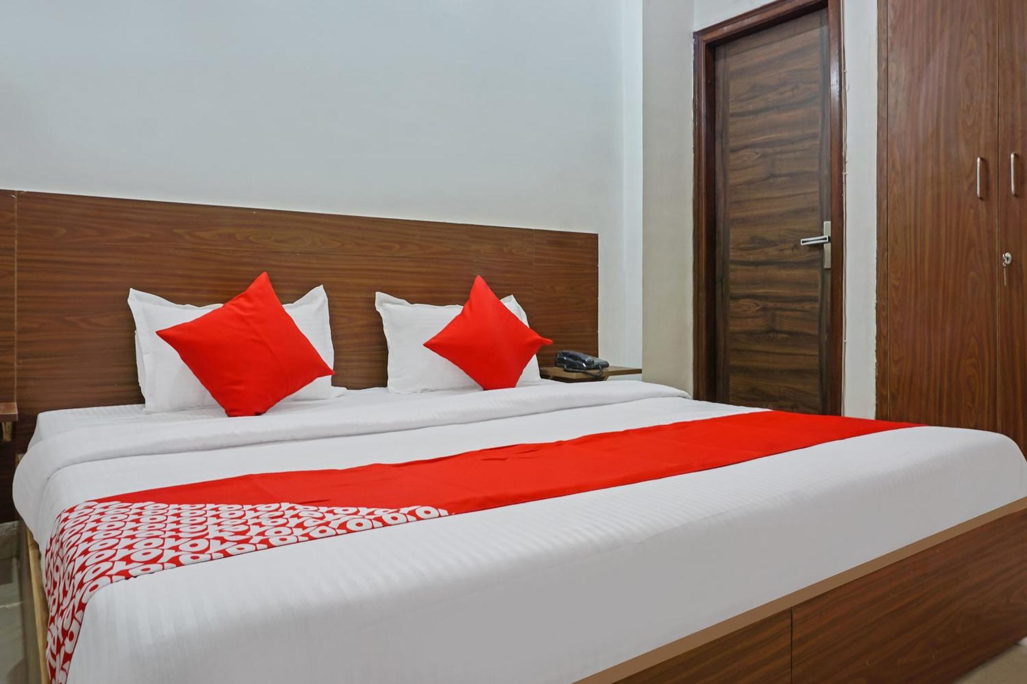 Hotel O Quadis Ноида Екстериор снимка