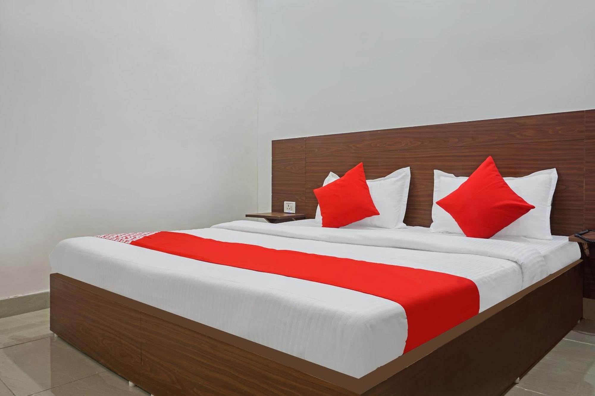 Hotel O Quadis Ноида Екстериор снимка