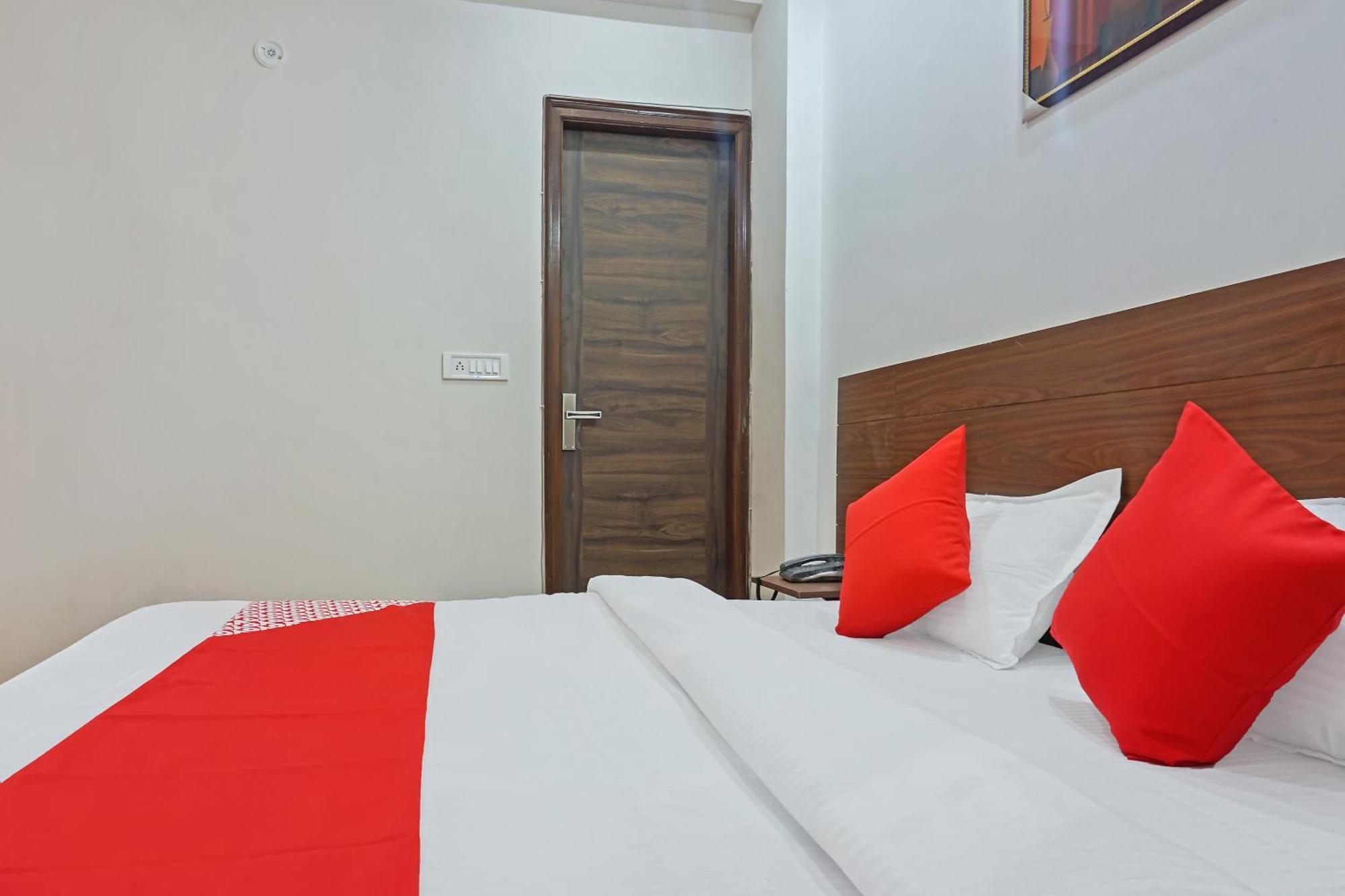Hotel O Quadis Ноида Екстериор снимка