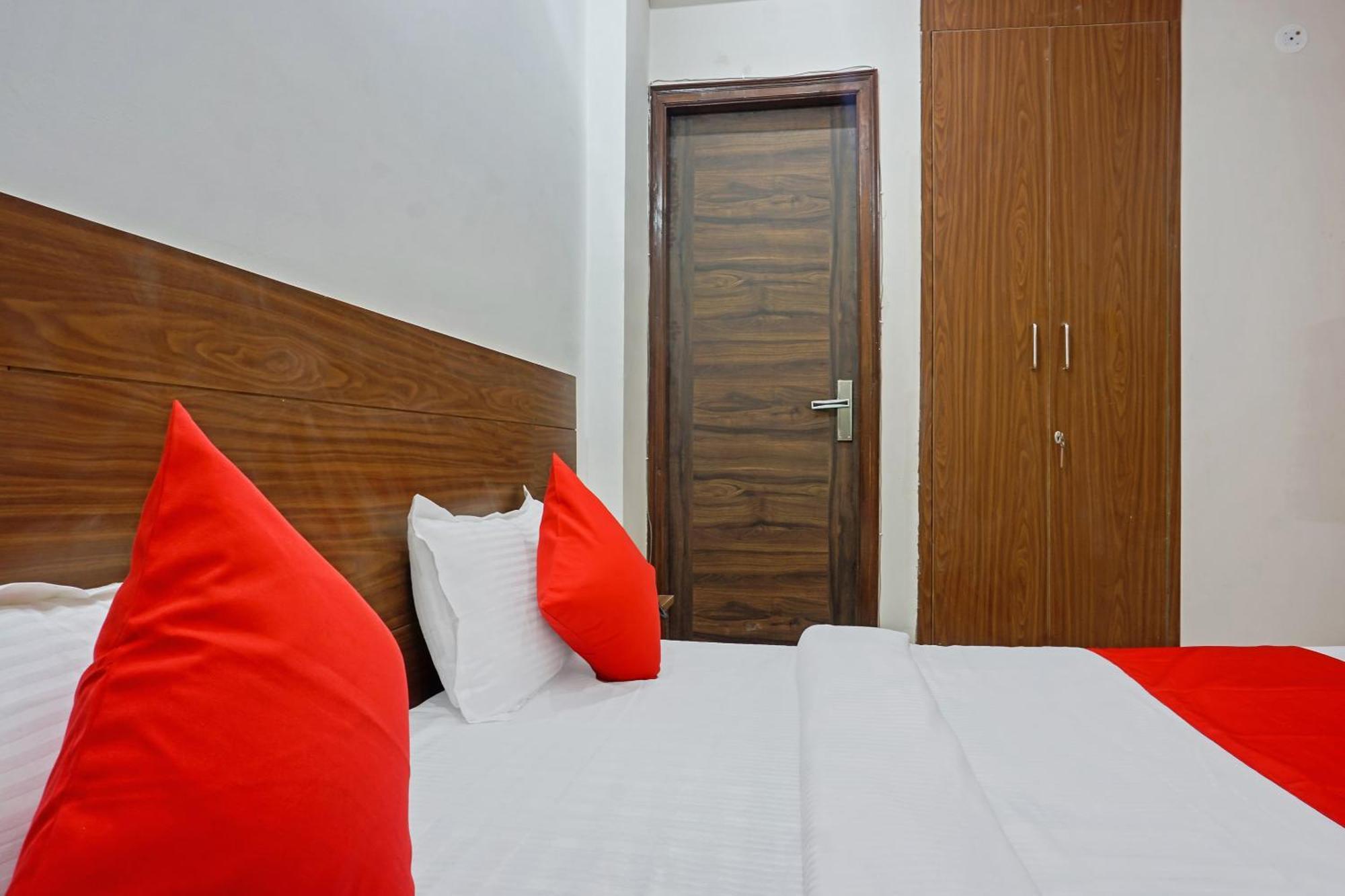 Hotel O Quadis Ноида Екстериор снимка