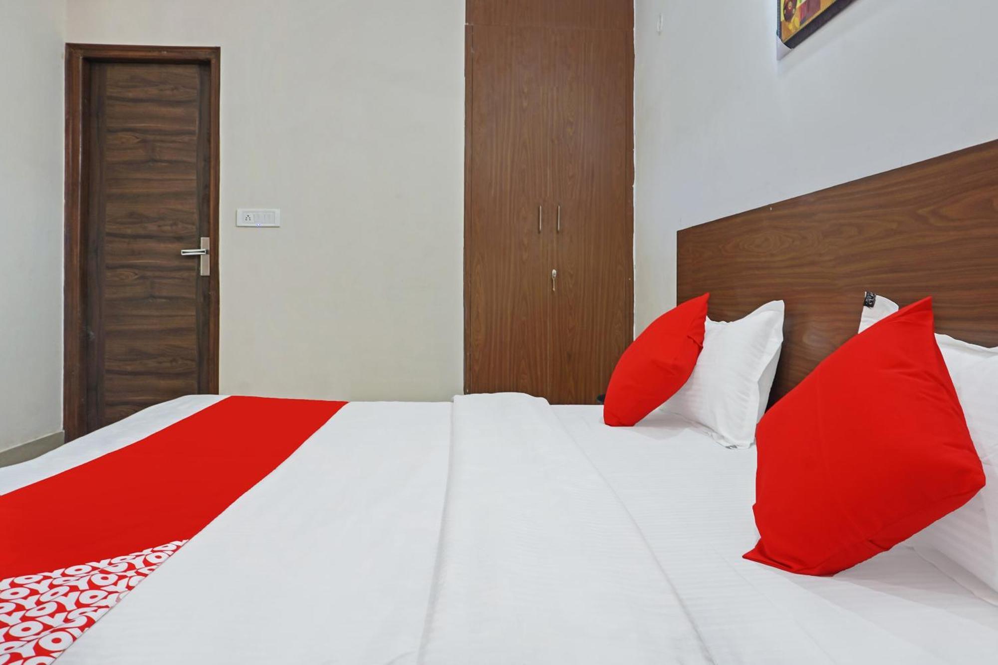 Hotel O Quadis Ноида Екстериор снимка