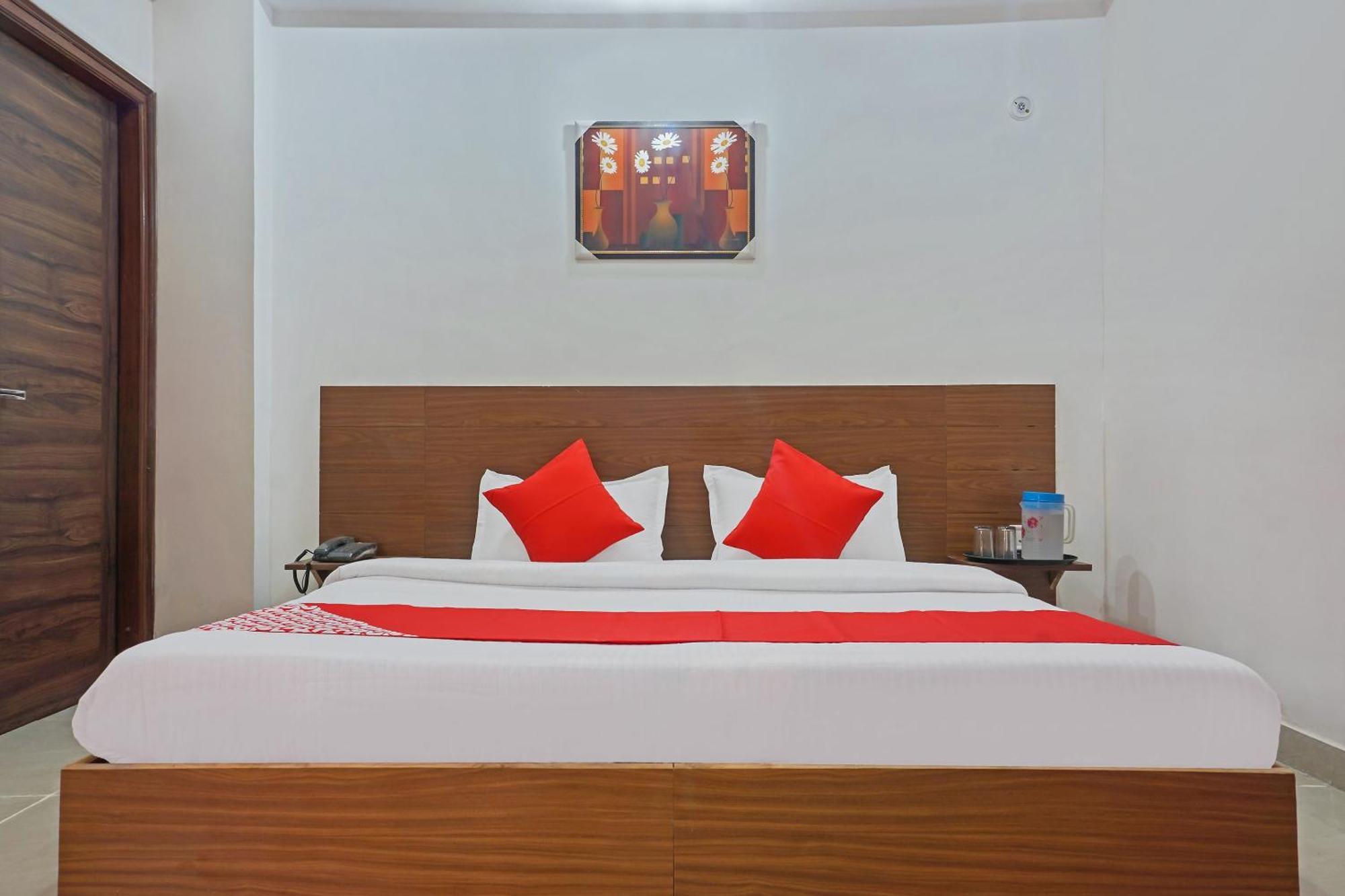 Hotel O Quadis Ноида Екстериор снимка