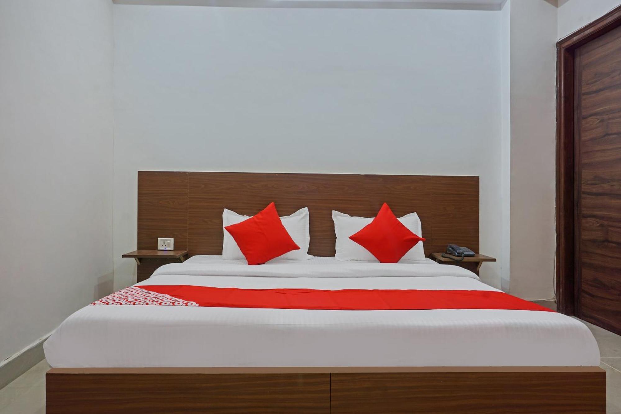 Hotel O Quadis Ноида Екстериор снимка